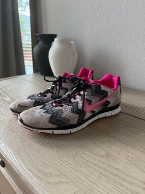 Nike Women's Pink & Black Chevron Training Shoes
